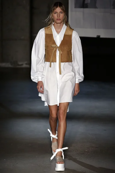 Look 10